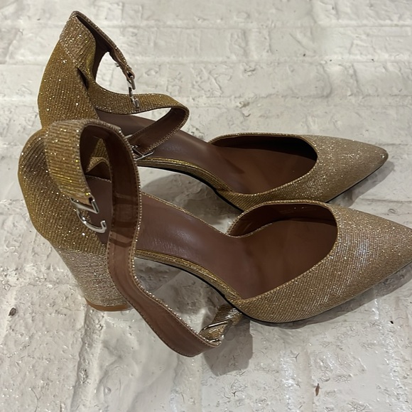 NWT Glitter Gold Pointed Toe Ankle Strap Block Heel Shoe Size 11 - Picture 5 of 7